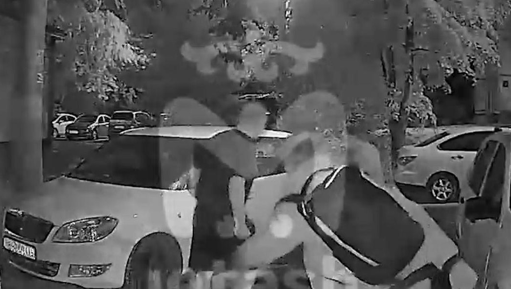 «Движуха» произошла во дворе дома №83 на улице Фучика.