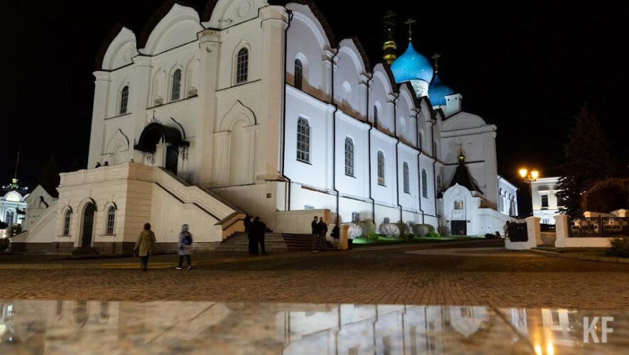 Со дня своего основания и до 1918 года Благовещенский собор был кафедральным храмом Казанской епархии Русской церкви.