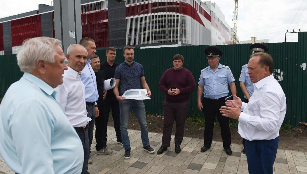 Демонтируют также торговый павильон