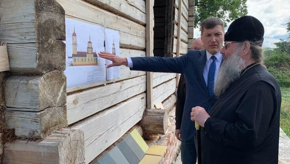 На сегодняшний день уже восстановлен сруб и укреплен фундамент&nbsp;храмового здания.