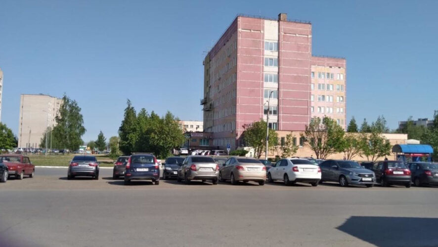 За почти 30 лет существования фасад здания ремонтировали лишь раз.