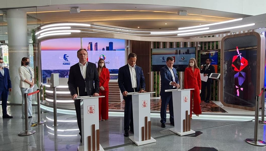 Пополнять запас топлива для транспорта надо лишь раз в сутки.