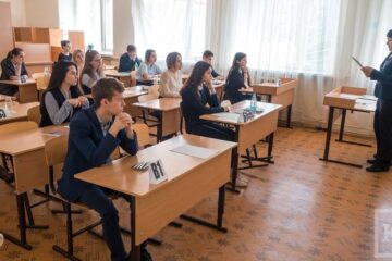 ЕГЭ в Татарстане в 2018 году сдадут более 16 000 человек. Об этом на пресс-конференции заявил первый заместитель министра образования и науки РТ Ильсур Хадиуллин.