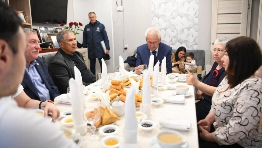 Рустам Минниханов ещё раз лично выразил соболезнования родителям.