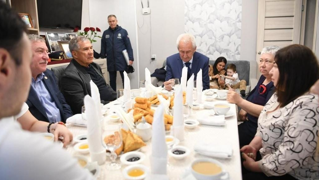 Рустам Минниханов ещё раз лично выразил соболезнования родителям.