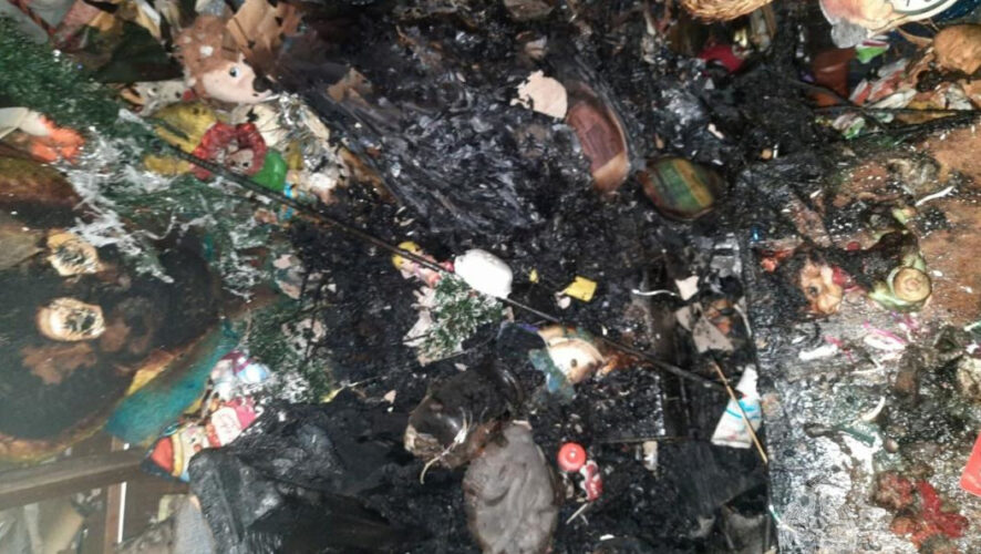 Тело погорельца нашли в коридоре &laquo;двушки&raquo; второго этажа дома на улице Молодежная