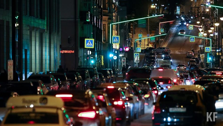 Также горожане сообщают о взлетевших ценах на такси и отсутствие парковочных мест в торговых центрах.