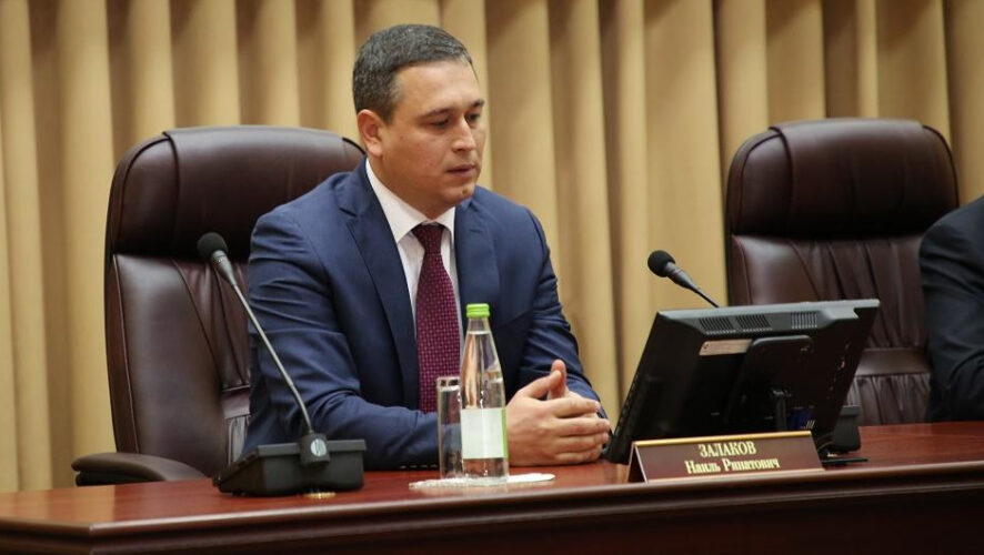 С 2014 года он руководил Исполнительным комитетом Лениногорского муниципального района Республики Татарстан.