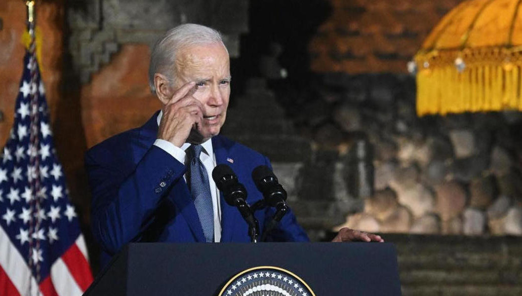 Вице-президент Камала Харрис также заявила о готовности баллотироваться вместе с Байденом на второй срок.