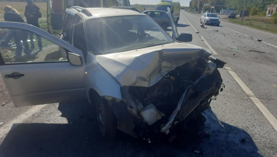 Три человека пострадали.