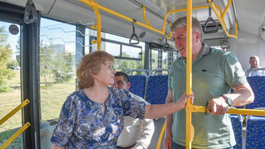 Градоначальник призвал жителей бережно относиться к городскому имуществу.