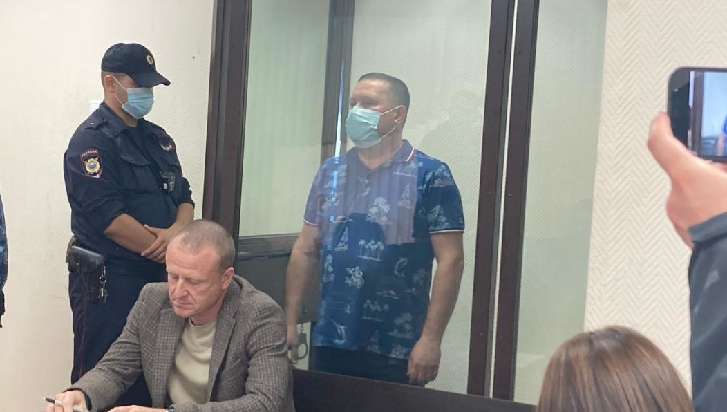 Пироману Александру Батину придется раскошелиться на миллионы рублей.