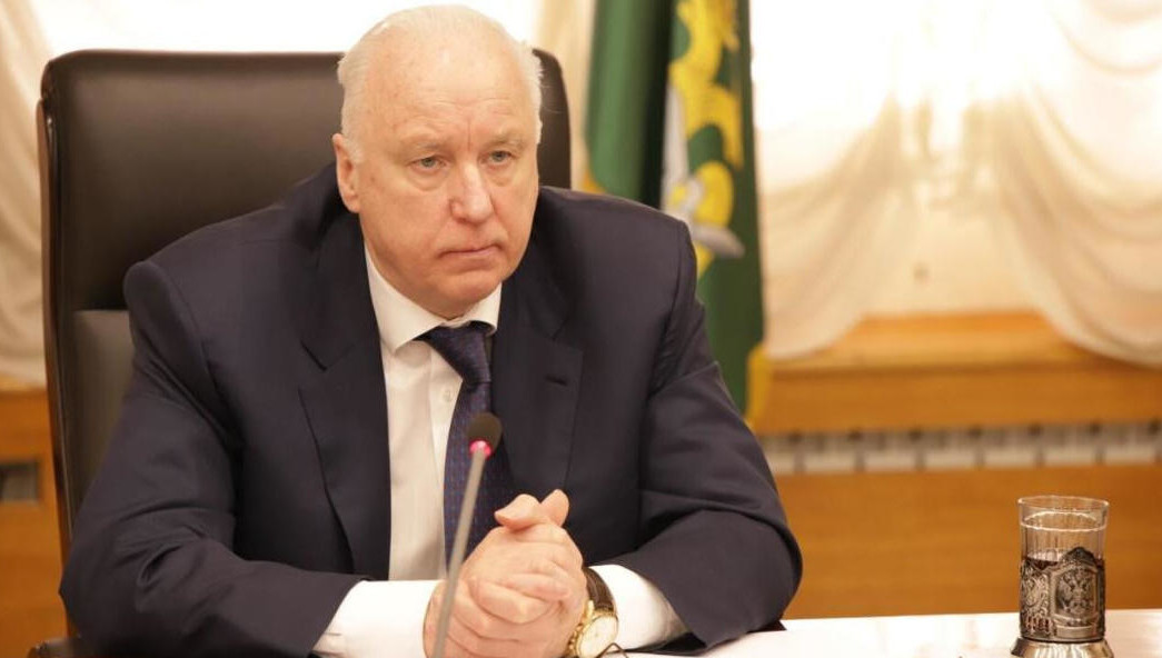 Мальчик спас трёх маленьких девочек.