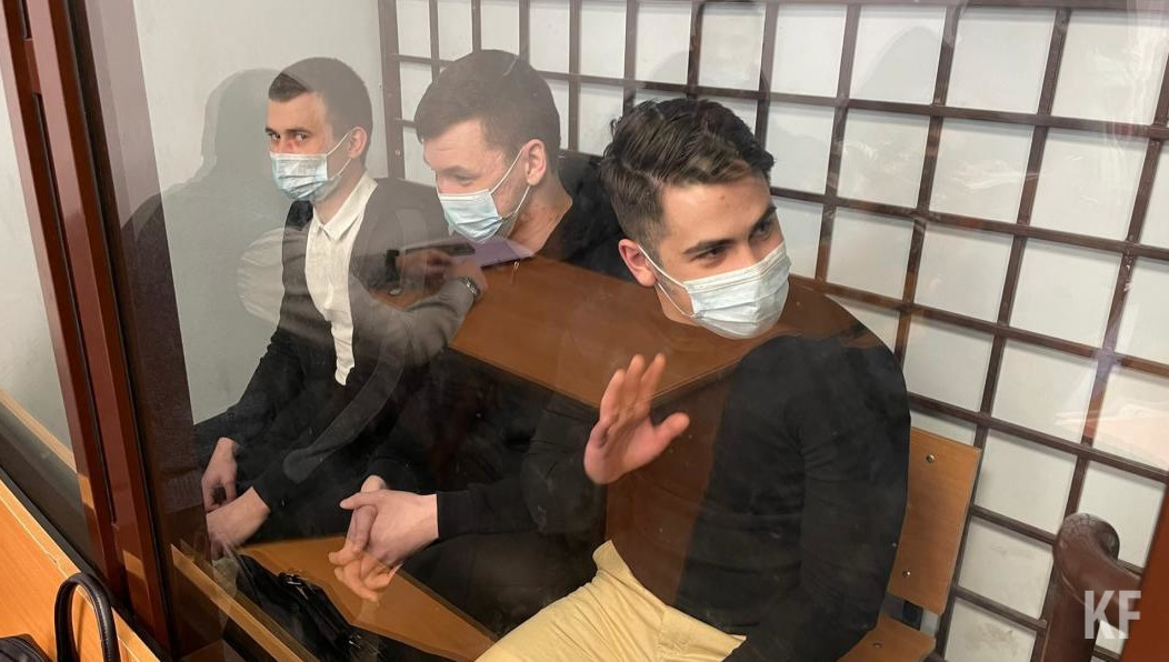 На скамье подсудимых четверо - пятого подельника так и не поймали