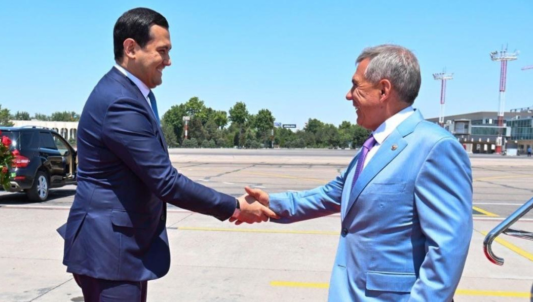 До форума представители двух республик осмотрели выставку промышленных предприятий Татарстана