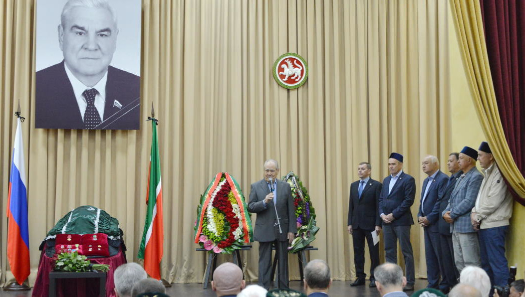 Церемония прощания состоялась в здании Минсельхоза Татарстана.