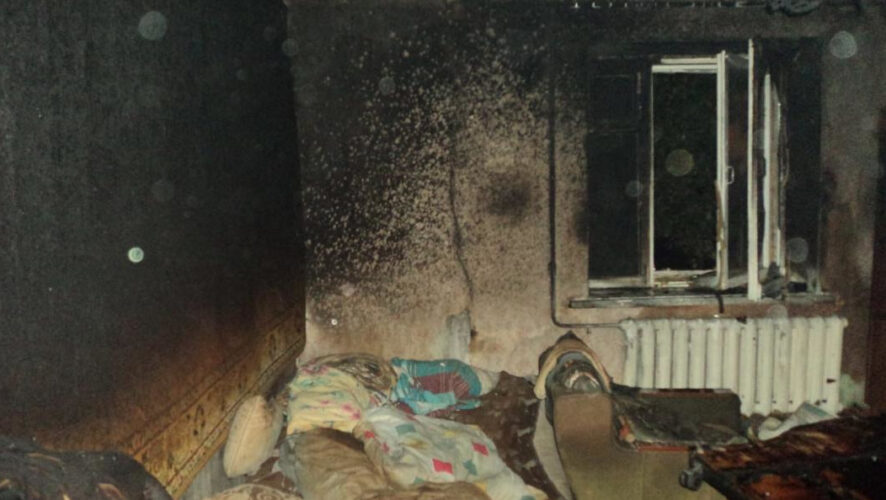 В спальной комнате горели вещи и мебель.