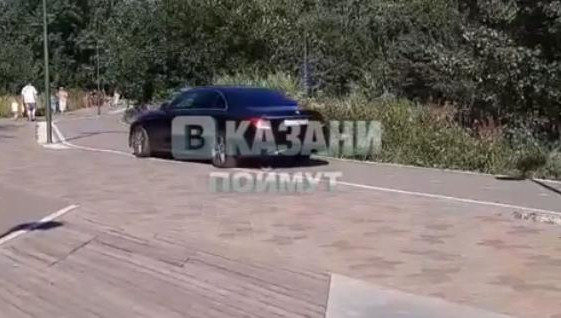 Водитель создавал опасность для катавшихся на велосипедах детей.