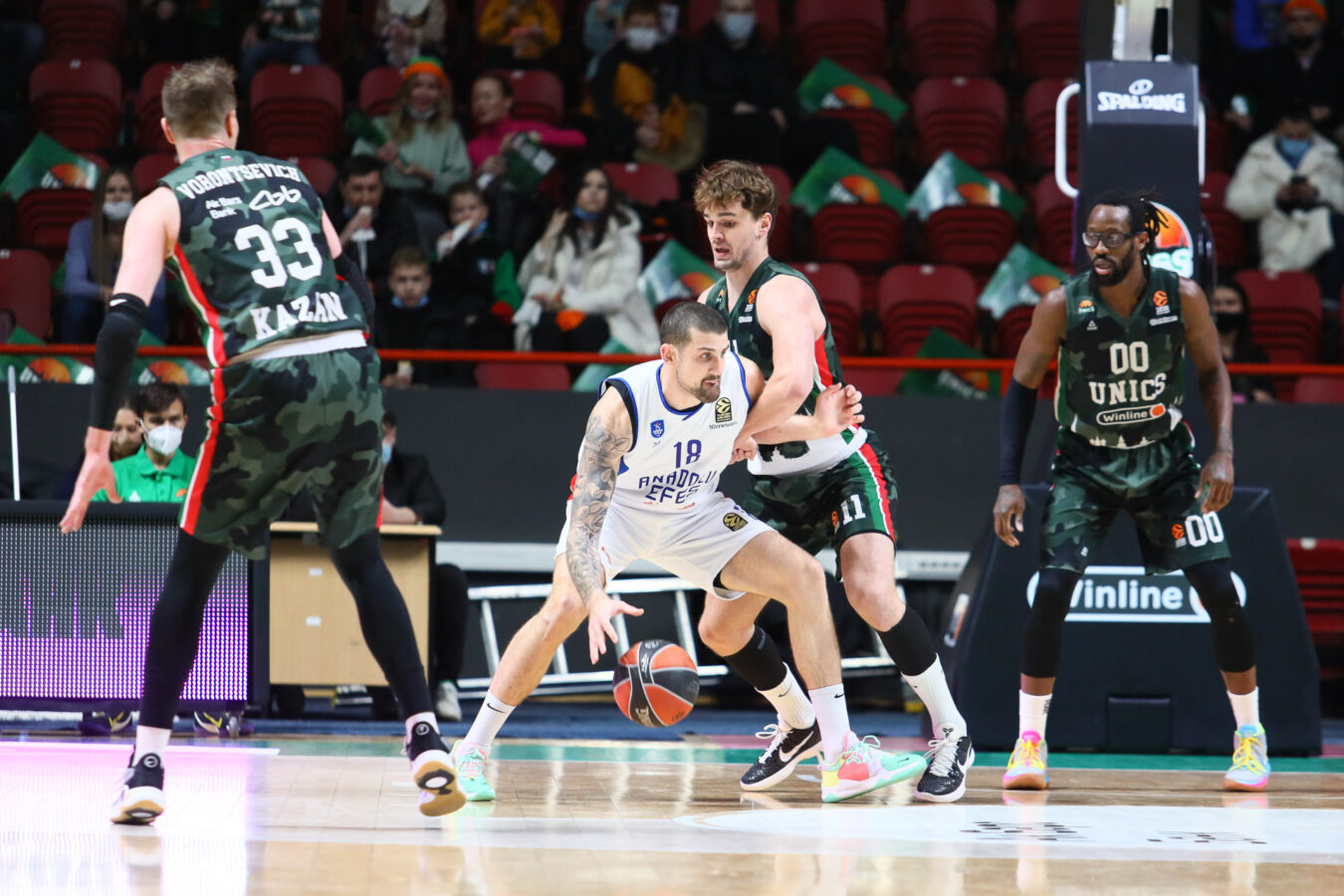 УНИКС завершил свой лучший год победой над чемпионом Евролиги. Джон Браун III лучший игрок