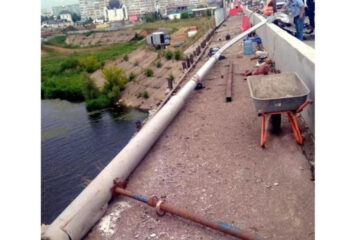 Трагедия произошла во время реконструкции моста через Мелекеску.