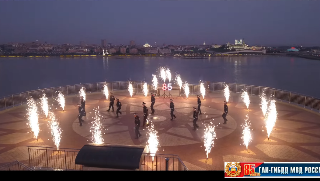 Видеопоздравление было записано у здания Госавтоинспекции в Казани