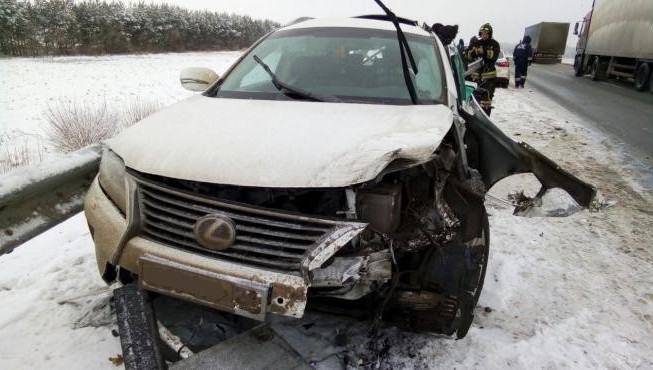 ДТП с двумя пострадавшими произошло на трассе М7 «Волга» в Татарстане. Раненым потребовалась помощь спасателей