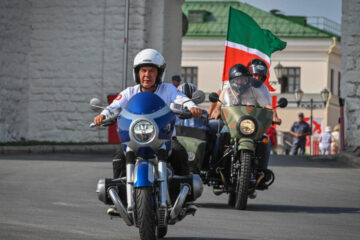 Президент республики поздравил казанцев с наступающим Днем Татарстана и города.