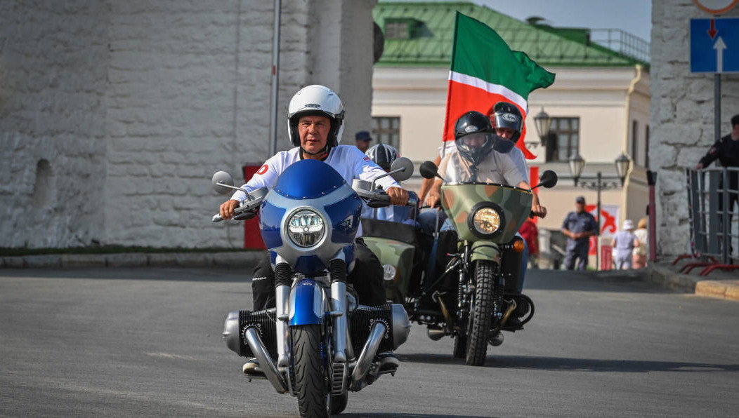 Президент республики поздравил казанцев с наступающим Днем Татарстана и города.