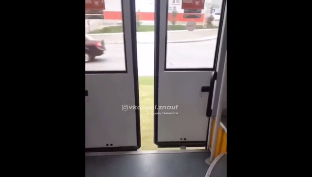 Они предлагают пассажирам спрыгнуть на ходу.