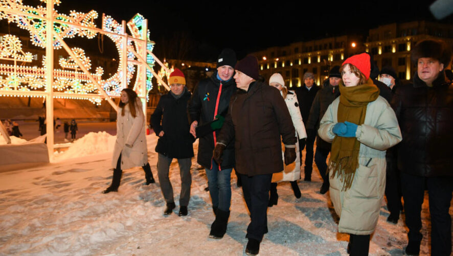 Также президент оценил каток.