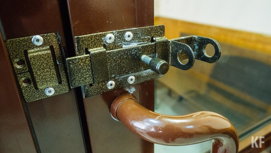 Она была осуждена за «Кражу».