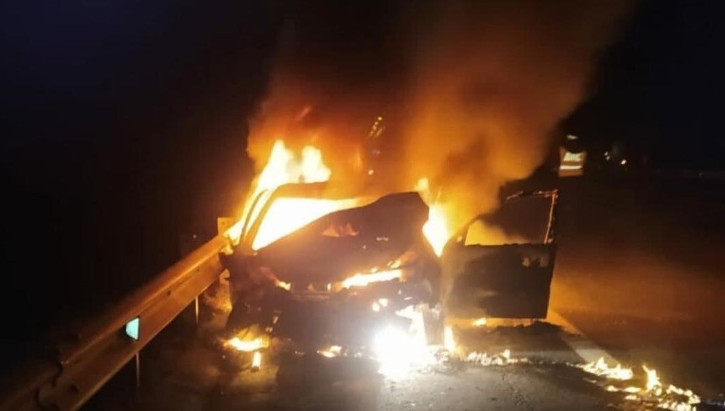 Водитель успел выскочить из машины.