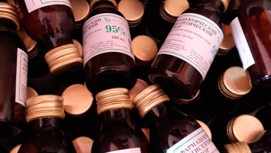 С проверкой в один из магазинов нагрянули сотрудники Госалкогольинспекции.