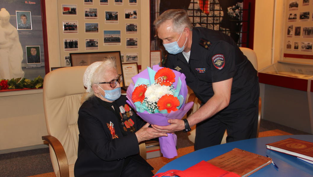 Известную среди первостроителей автограда учительницу обокрали