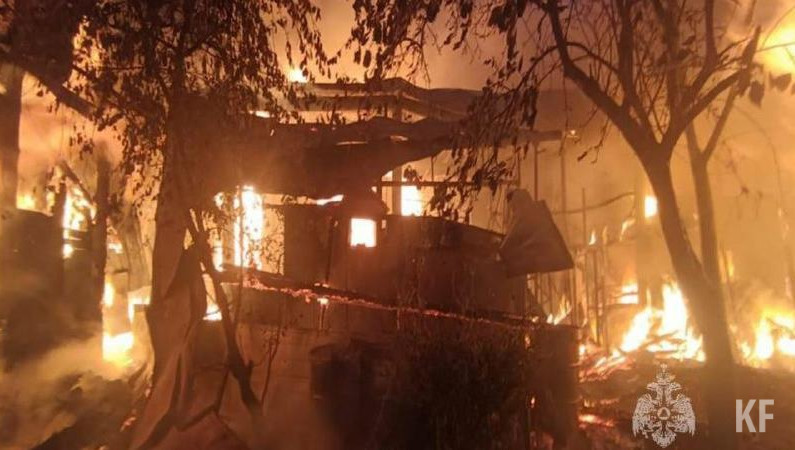 Общая площадь пожара составила 150 кв. метров.