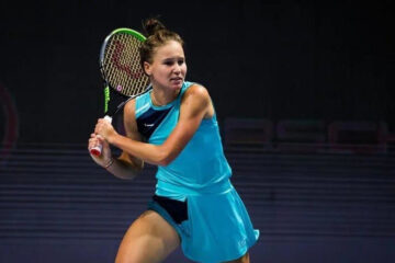 Российская теннисистка проиграла Катерине Синяковой 1:2.