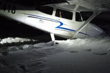 Инструкторы судна Cessna-172s – 47-летний и 50-летний мужчины – не пострадали.
