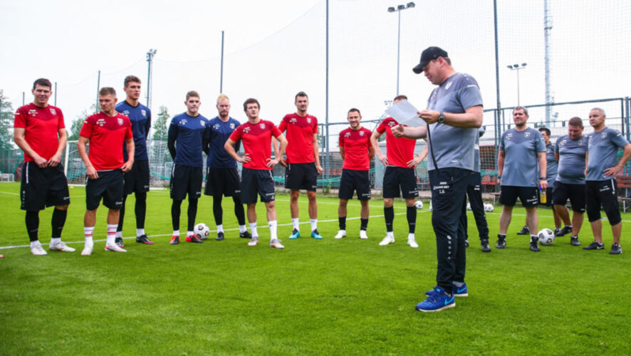 О подготовке и настроении в команде рассказал главный тренер казанцев Леонид Слуцкий.