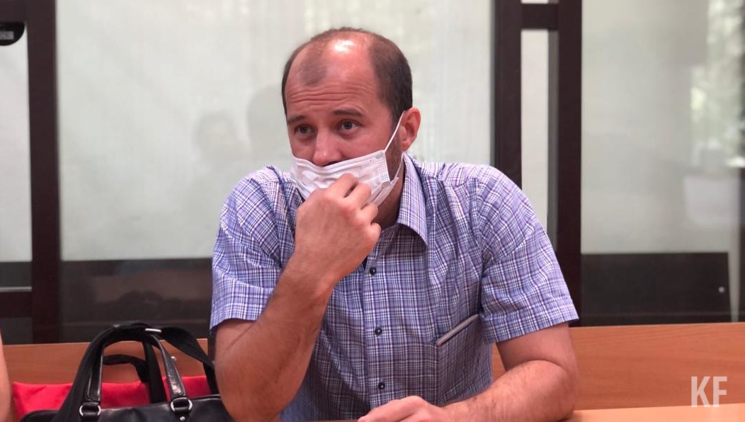 Альберт Гатин обвиняется в получении взятки 10 миллионов рублей.