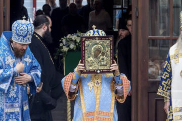 Православные встретили праздник явления иконы Божией Матери.