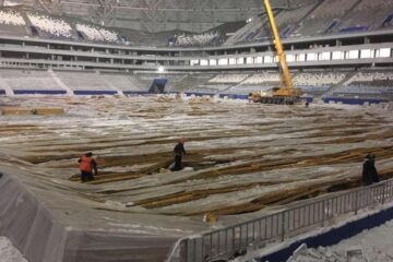 Конструкция для защиты почвы поля стадиона «Самара-Арена» представляла собой деревянно-металлический каркас