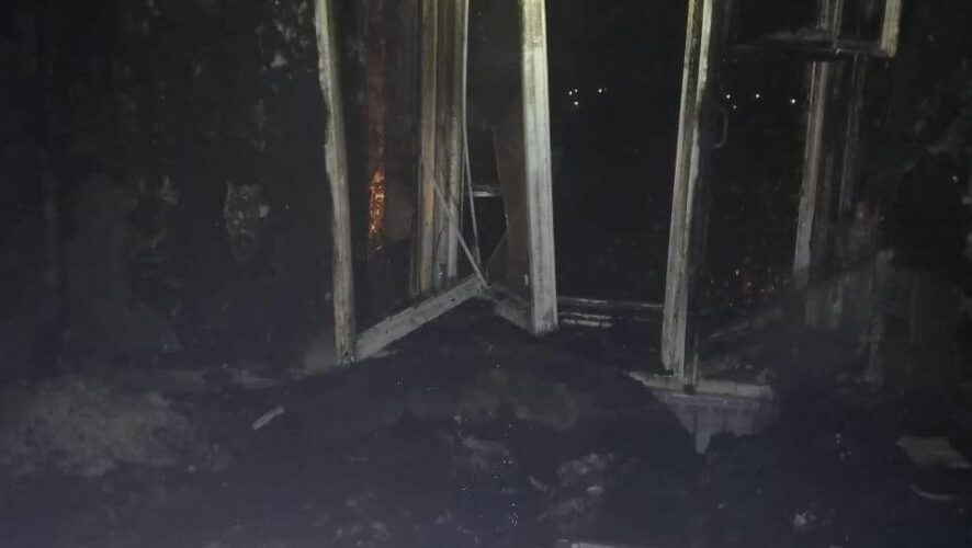 Из задымленного подъезда пожарные вывели 11 жильцов