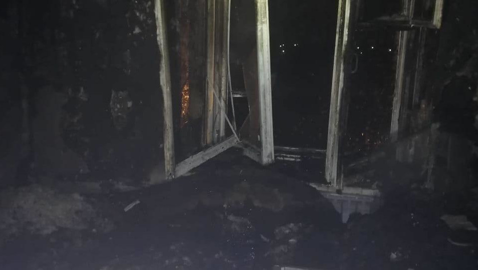 Из задымленного подъезда пожарные вывели 11 жильцов