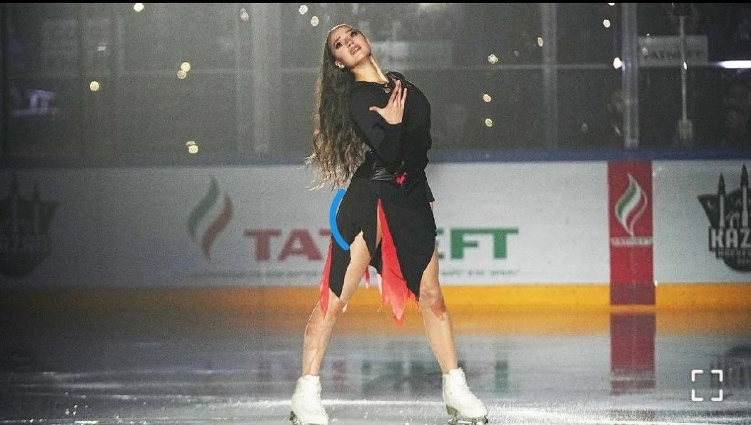 Фигуристка готовится бить соперниц кулаками?