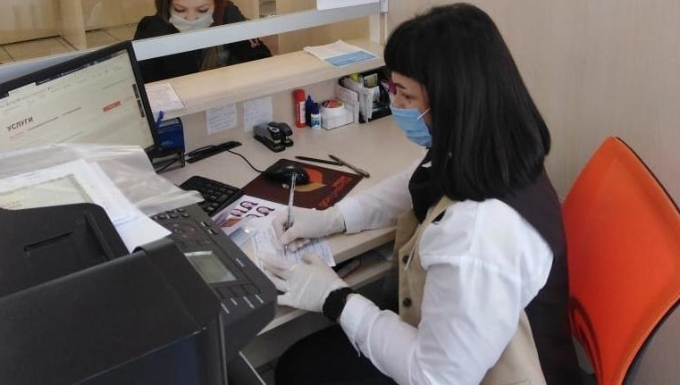 Специалисты в некоторые дни сократили время работы.