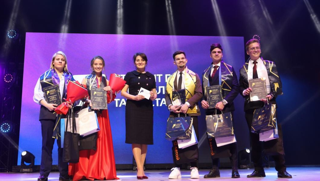 Главным призом лучшего студента года традиционно станет обучение за рубежом по программе «Алгарыш».