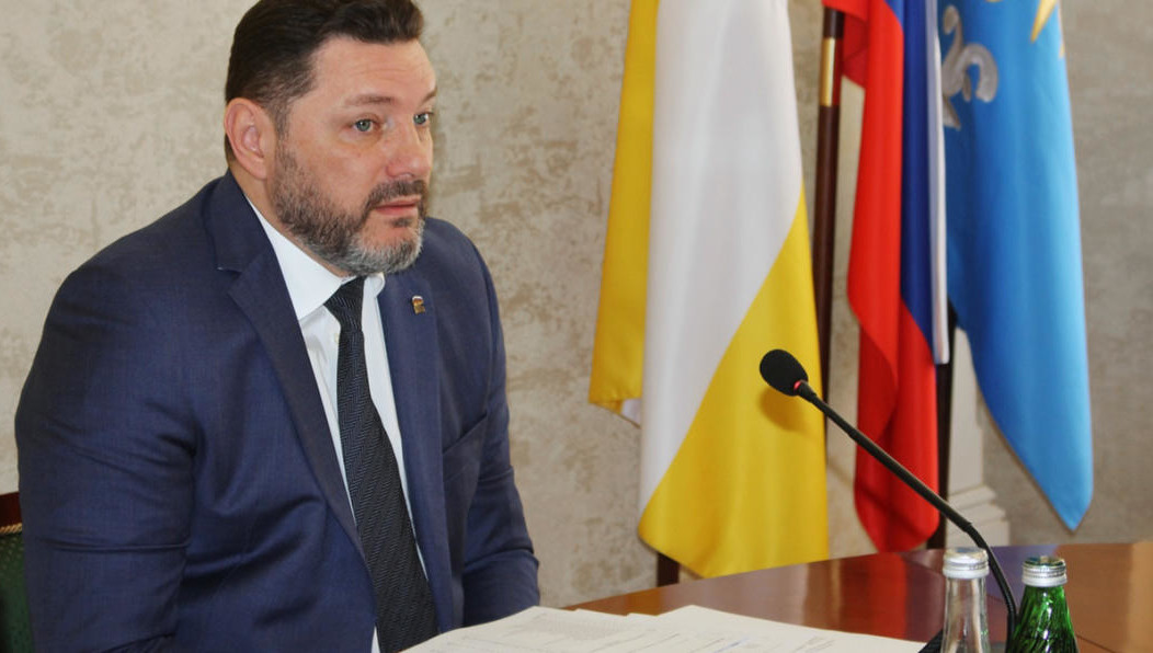 Состояние Александра Курбатова по-прежнему остается тяжелым.