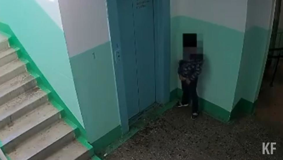 Непристойное поведение попало в поле зрения видеокамер.