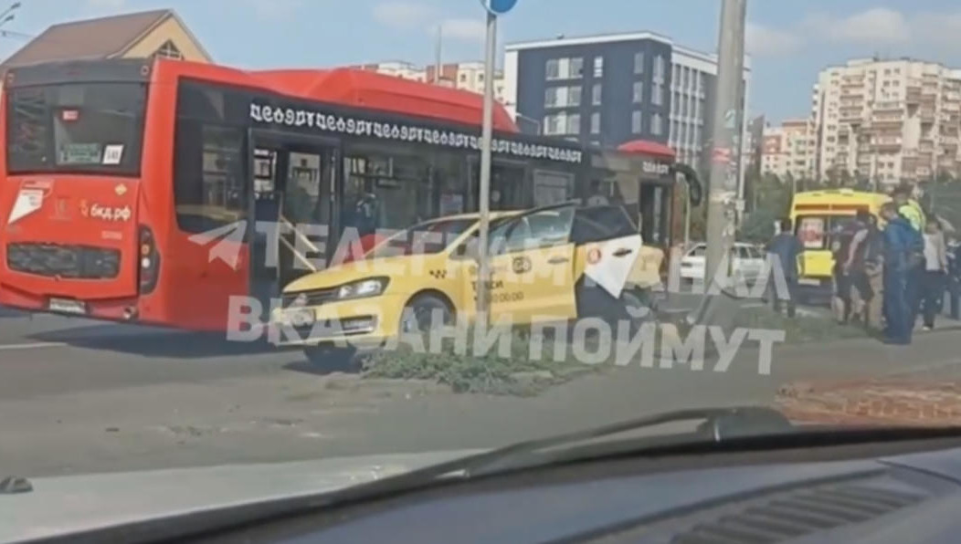 На месте работают инспекторы ГИБДД