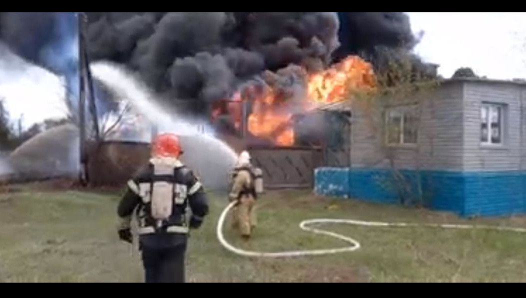 Загорелась цистерна с растворителем.